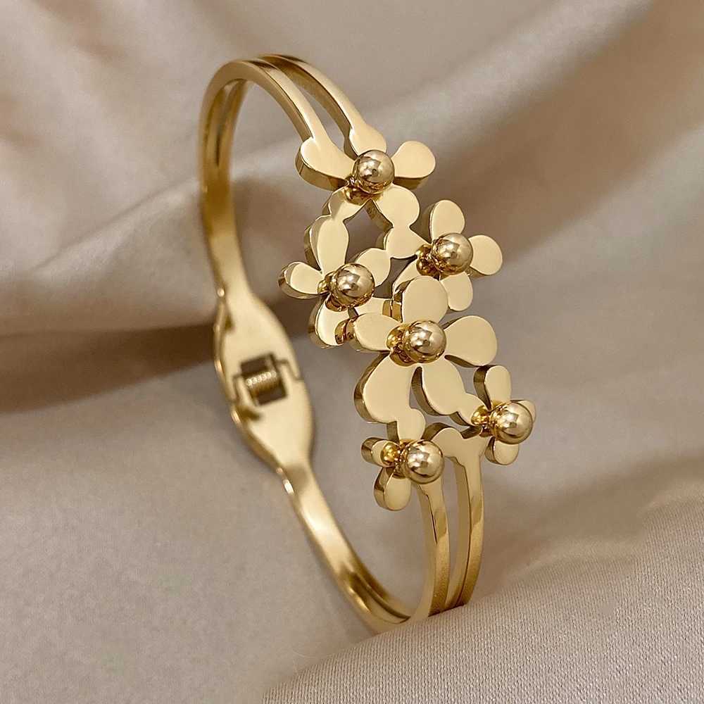 Fashion Stereo wer Cuff Bracelet Bangle For Women Girls Elegant Gold Color ral Decor Opening Bracelet Jewelry Gift For Her Y250904