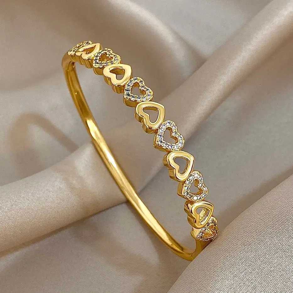 Elegant Zircon Pahwork Cuff Bracelet for Women Fashion Gold Plated Copper Stacking Bangle Bracelets Waterproof Jewelry Y250904