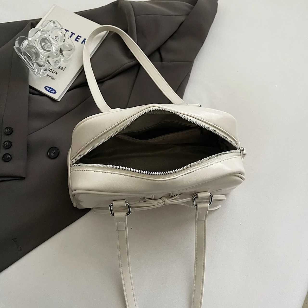 High end and large capacity bag for women 2024 new autumn and winter versatile single shoulder armpit bag handheld Boston bag Z250903