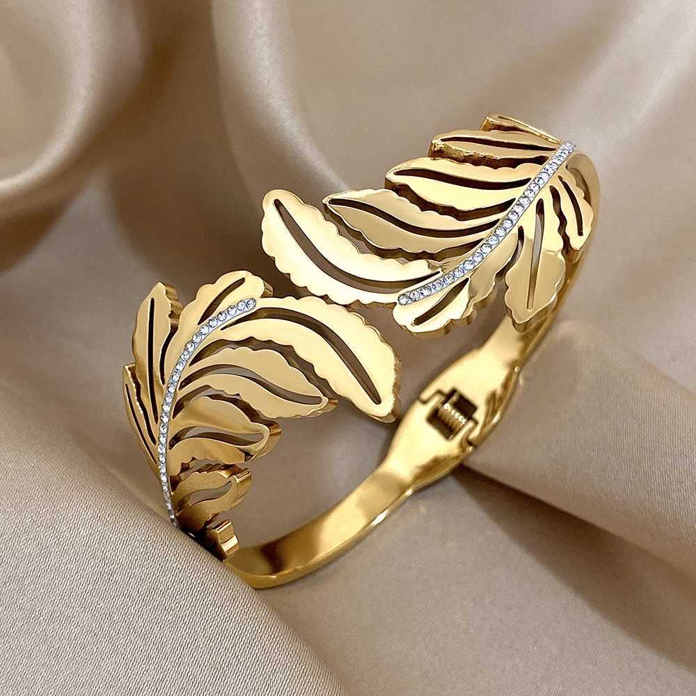 Exquisite Inlaid Rhinestone Feather Leaves Cuff Bracelets Fashion Gold Plated Stainless Steel Smooth Bangles Waterproof Jewelry Y250904