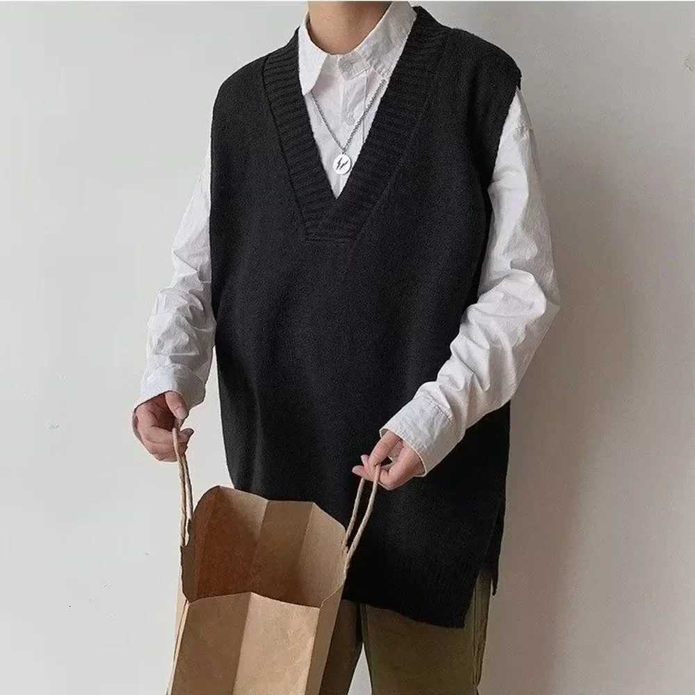 Waistcoat Autumnr and Winter V Neck Solid Color Sweaters Male Korean Fashion Open High Quality Style Vintage Mens Knitted VestXJ250904