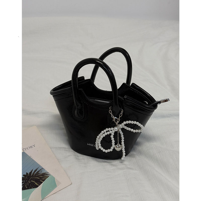 2025 autumn new light luxury niche design versatile fashion women's handbag elegant crossbody bag retro designer shoulder bag