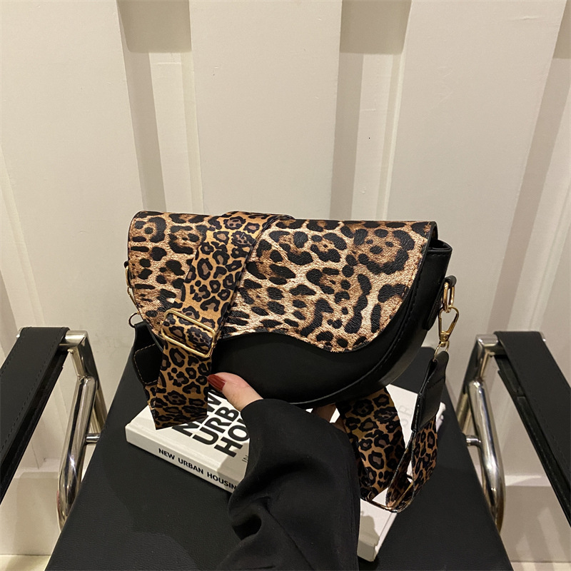 2025 autumn new niche design simple Korean version saddle bag fashionable leopard print crossbody bag designer shoulder bag