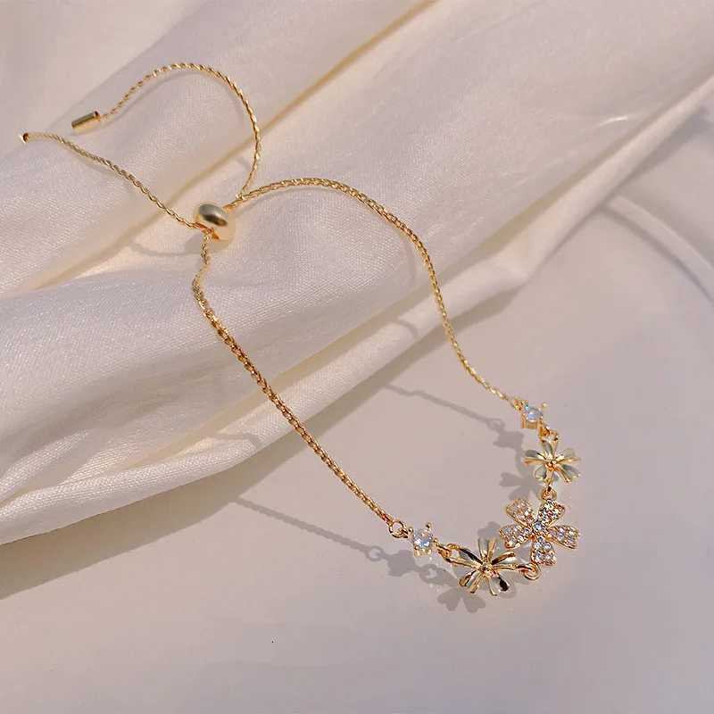 New Fashion Trend Unique Design Elegant Exquisite Light Luxury Zircon Petal Bracelet Female Jewelry Party Premium Gift WholesaleXJ250904