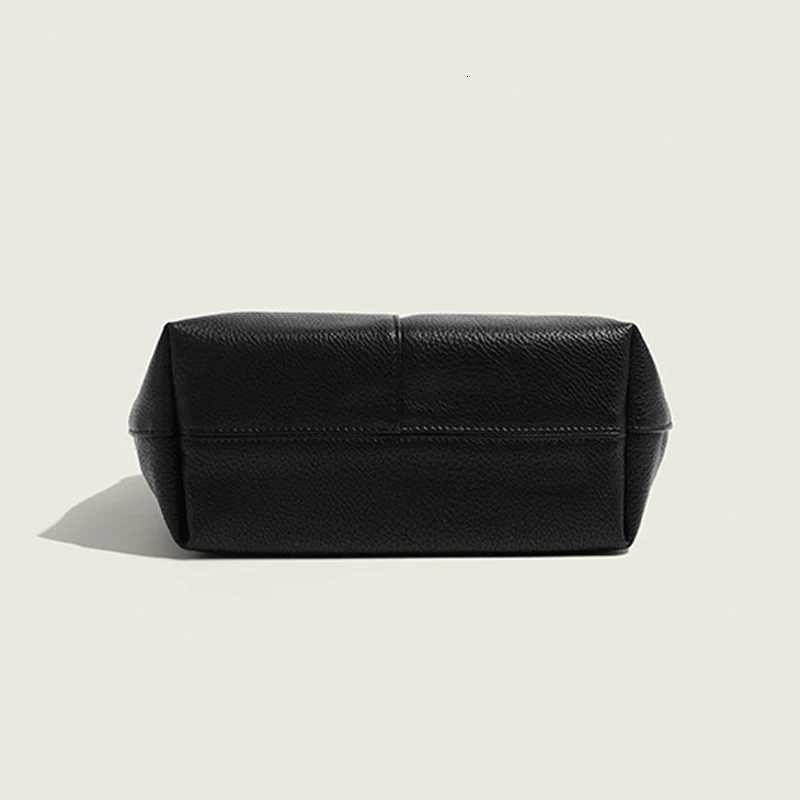 Casual Womens Handbag PU Leather Designer Armpit Bag Fashionable Zipper Shoulder Bag 2025 Tote Bag Popular White Handbag Z250903