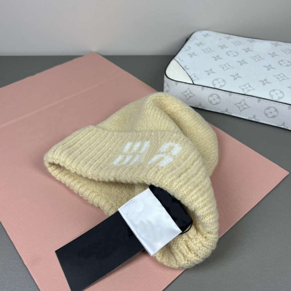 Designer beanies fashionable bonnet autumn hats for women skull hat outdoor travel skiing men Knitted hat Winter knitted beanie hat