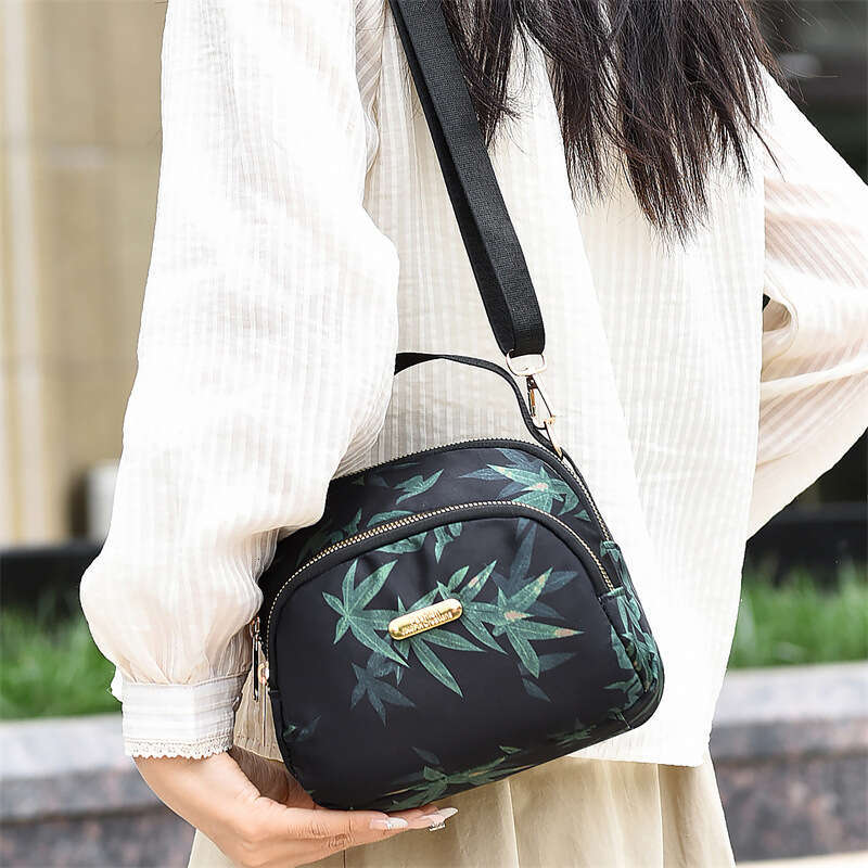 New Water-Resistant Casual Shoulder for Women, National Style Printed Handheld Shell Bag, Large Capacity Commuter Crossbody Bag