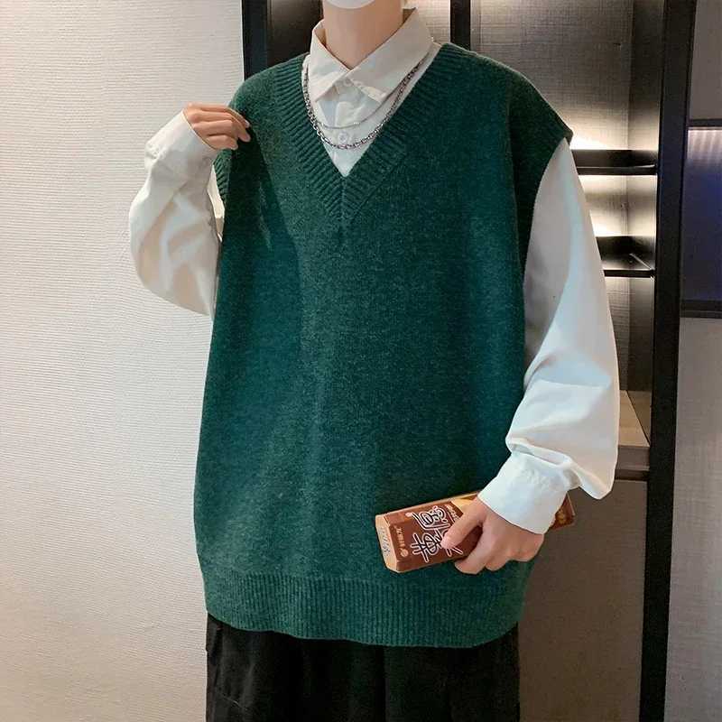 Mens Casual Sweater Vest Warm and Comfortable Vest in Autumn and Winter Sleeveless Oneck Basic Pullover SweaterXJ250904