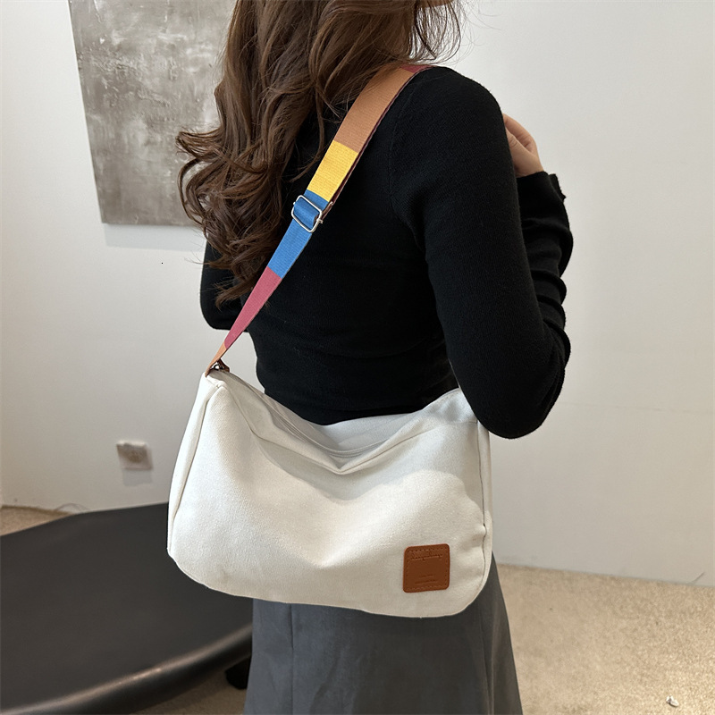 2025 autumn new crossbody bag versatile niche design retro simple fashion large capacity women's bag designer shoulder bag