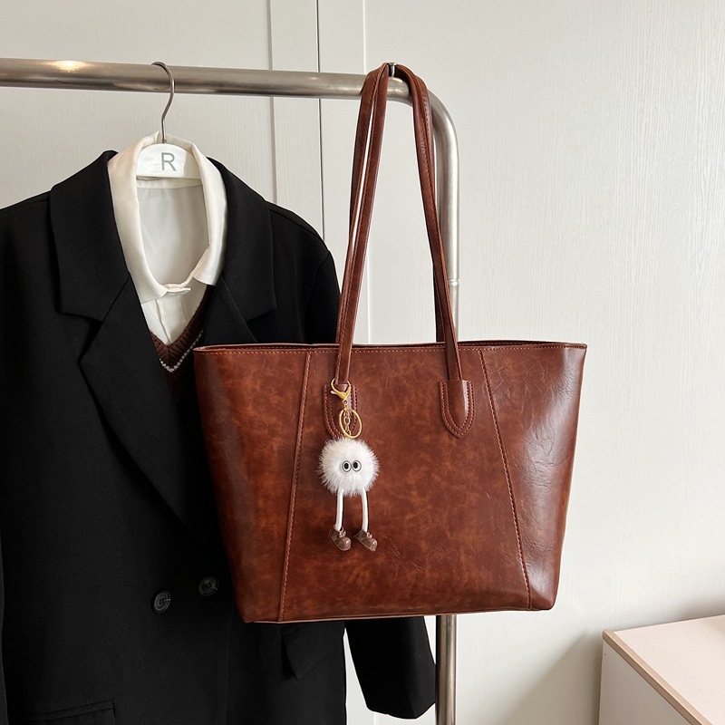 2025 Autumn New Retro Commuter Bag, Fashionable, Light Luxury, Elegant, Diagonal Cross Bag, niche Design Designer Shoulder Bag