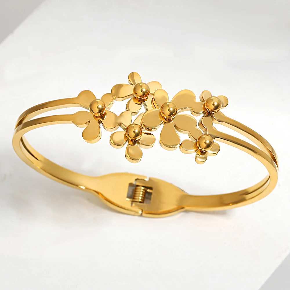 3 Classics Wer She Stainless Steel Bracelet For Women Gloss Waterproof Bracelet Exquisite Retro Daily Jewelry Gift Y250904