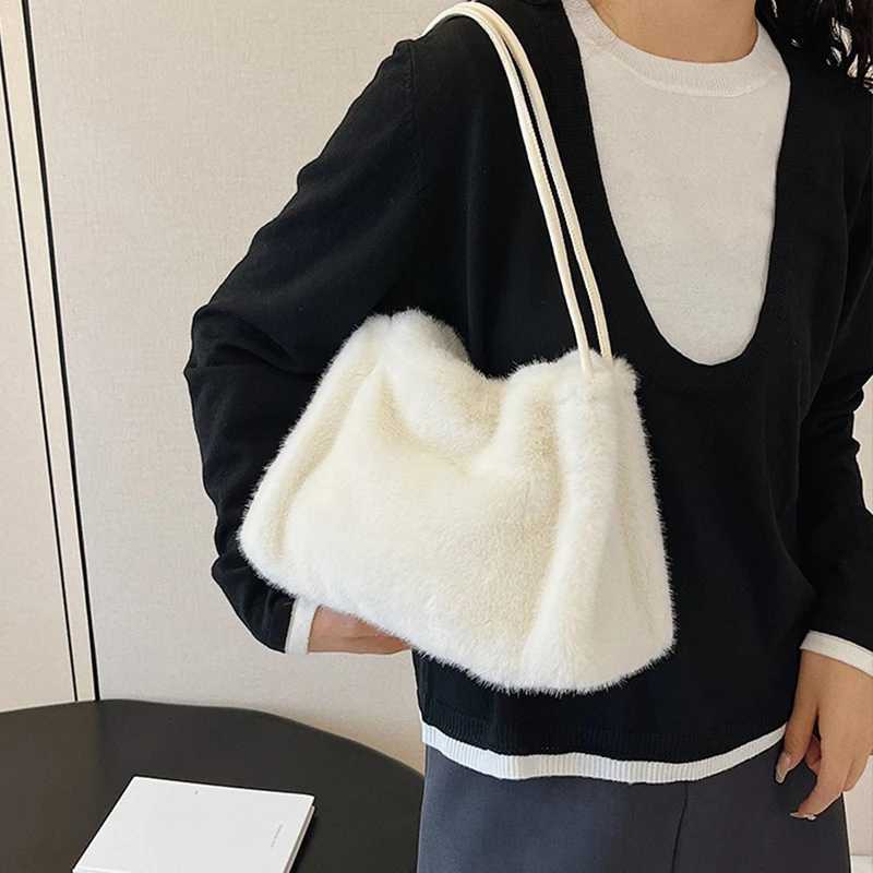 Female Autumn Winter Plush Handbag Versatile Solid Color Chain Crossbody Shopping Bag Women New Design Chain Messenger Bags Z250903