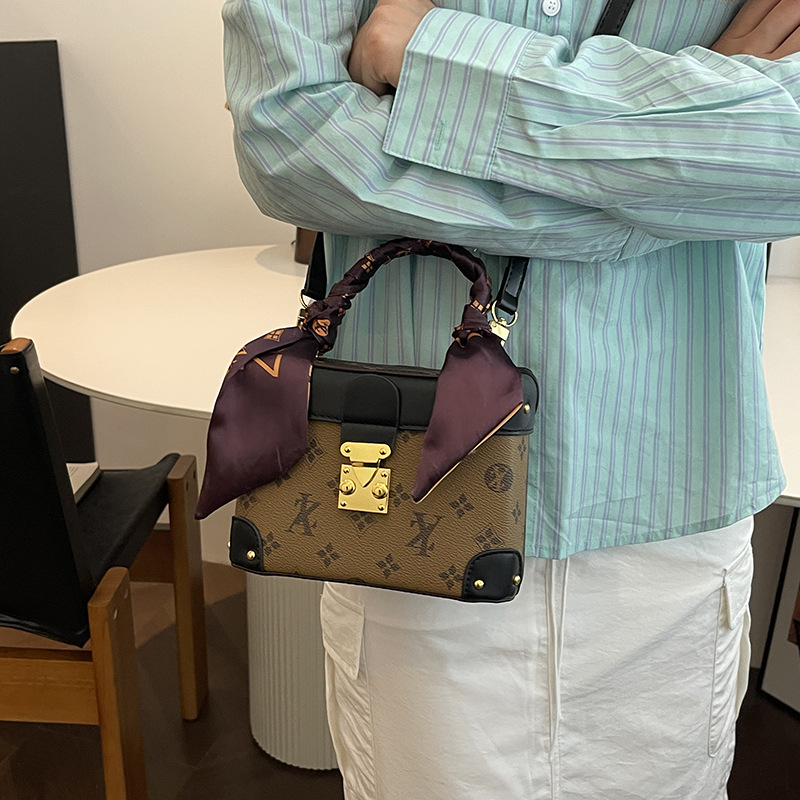 Small bag women 2025 new European and American fashion all-match temperament ladies leisure niche box bag shoulder messenger bag