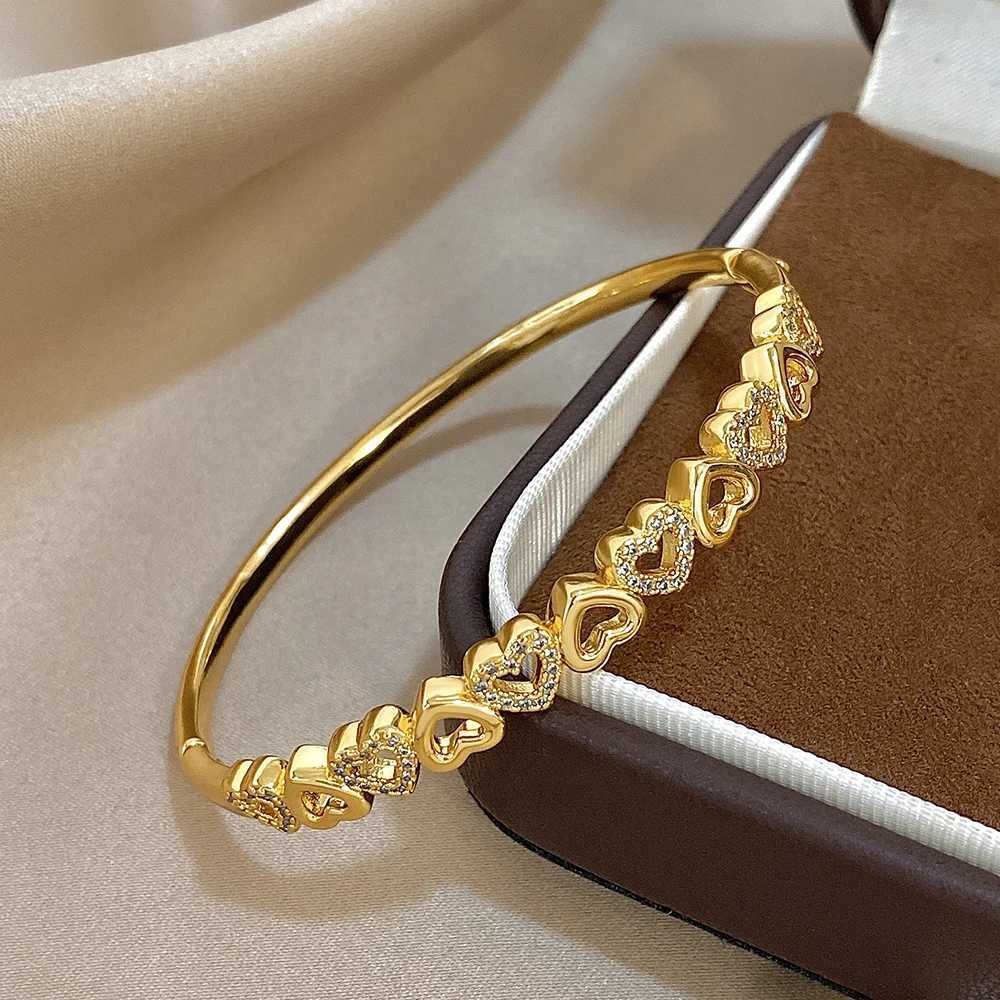 Elegant Zircon Pahwork Cuff Bracelet for Women Fashion Gold Plated Copper Stacking Bangle Bracelets Waterproof Jewelry Y250904