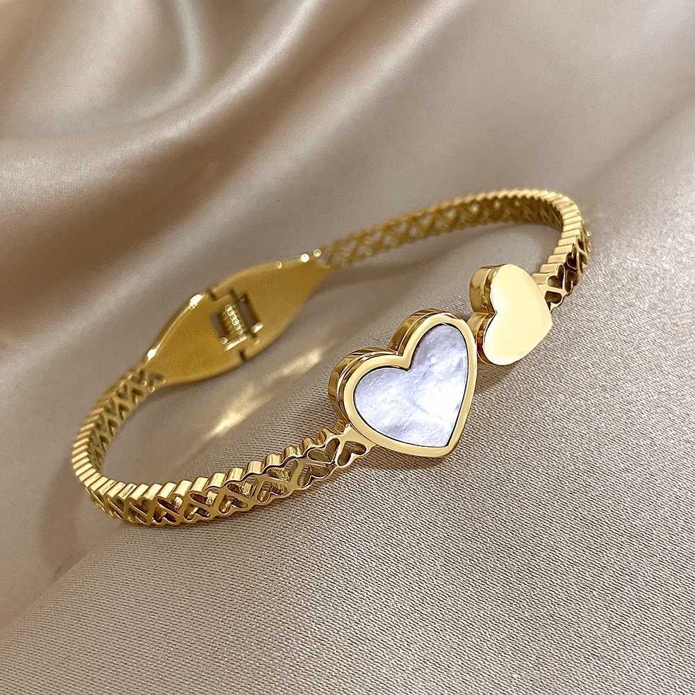 Greatera Vintage Hollow Out Design Stainless Steel Bangle For Women Charm Gold Color Waterproof Delicacy Jewelry Bracelet Y250904