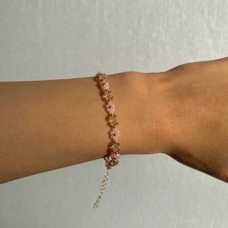 Pink Daisy beaded flower bracelet a gift for herXJ250904