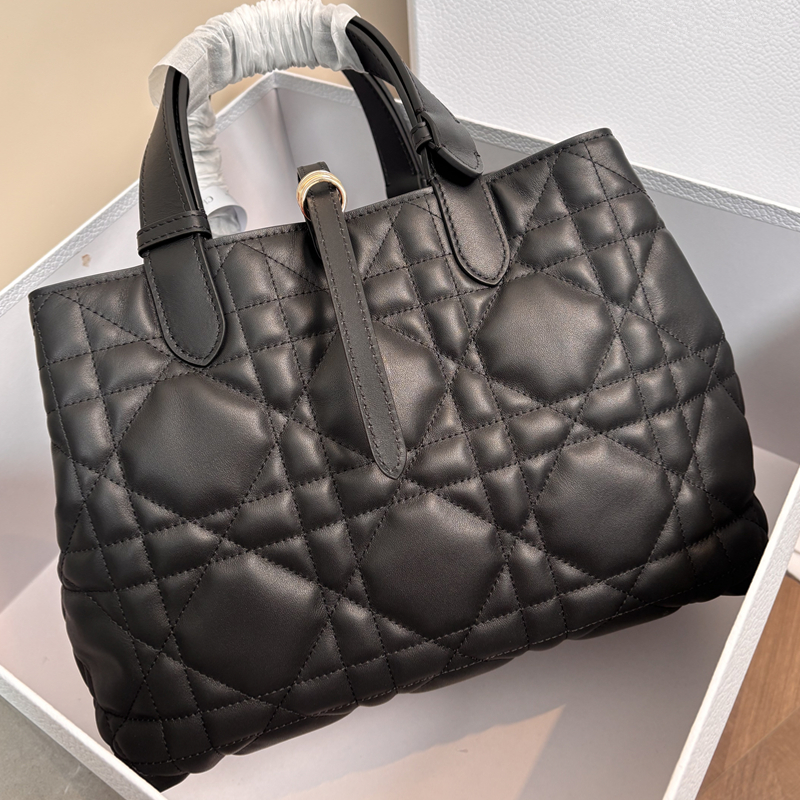 Women's Luxury Bags Designer Bags Quilted Tote Bags Large Capacity Shoulder Bags Single Handle Handbags Underarm Bags Crossbody Bags Hobo Bags Shopping Bags Wallets