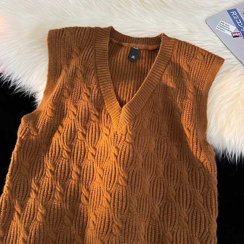 Vneck Casual Lightweight Sleeveless Windproof Vest Jackets Outerwear Men Warm Loose Coat Outdoor Fashion Bottom Shirt WaistcoatXJ250904