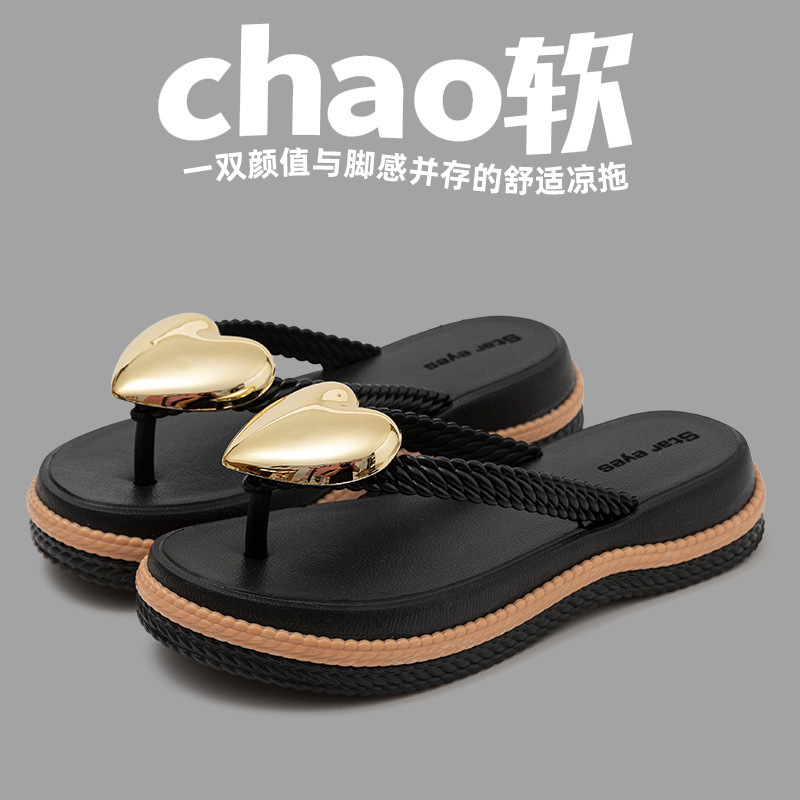 2025 designer's new thick bottom flip flops, fashionable outdoor anti slip multifunctional beach vacation sandals