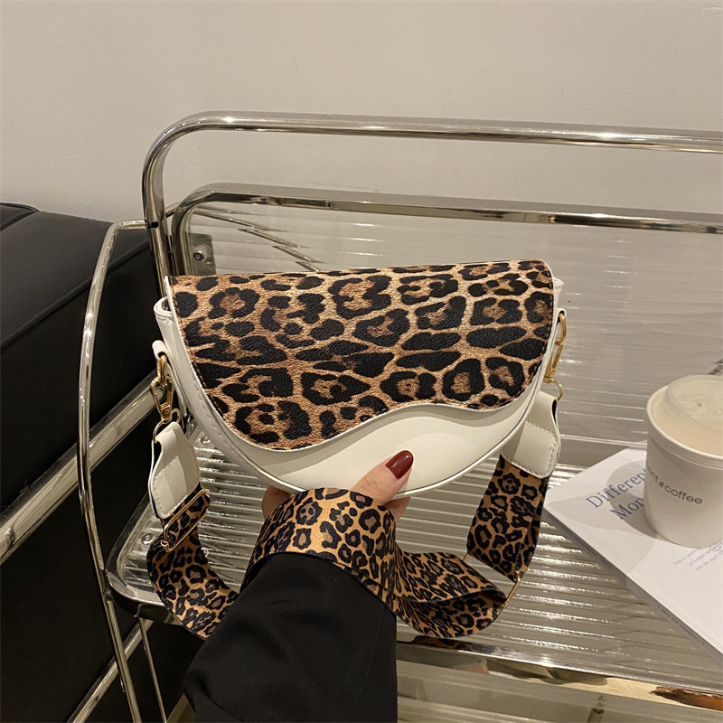 2025 autumn new niche design simple Korean version saddle bag fashionable leopard print crossbody bag designer shoulder bag