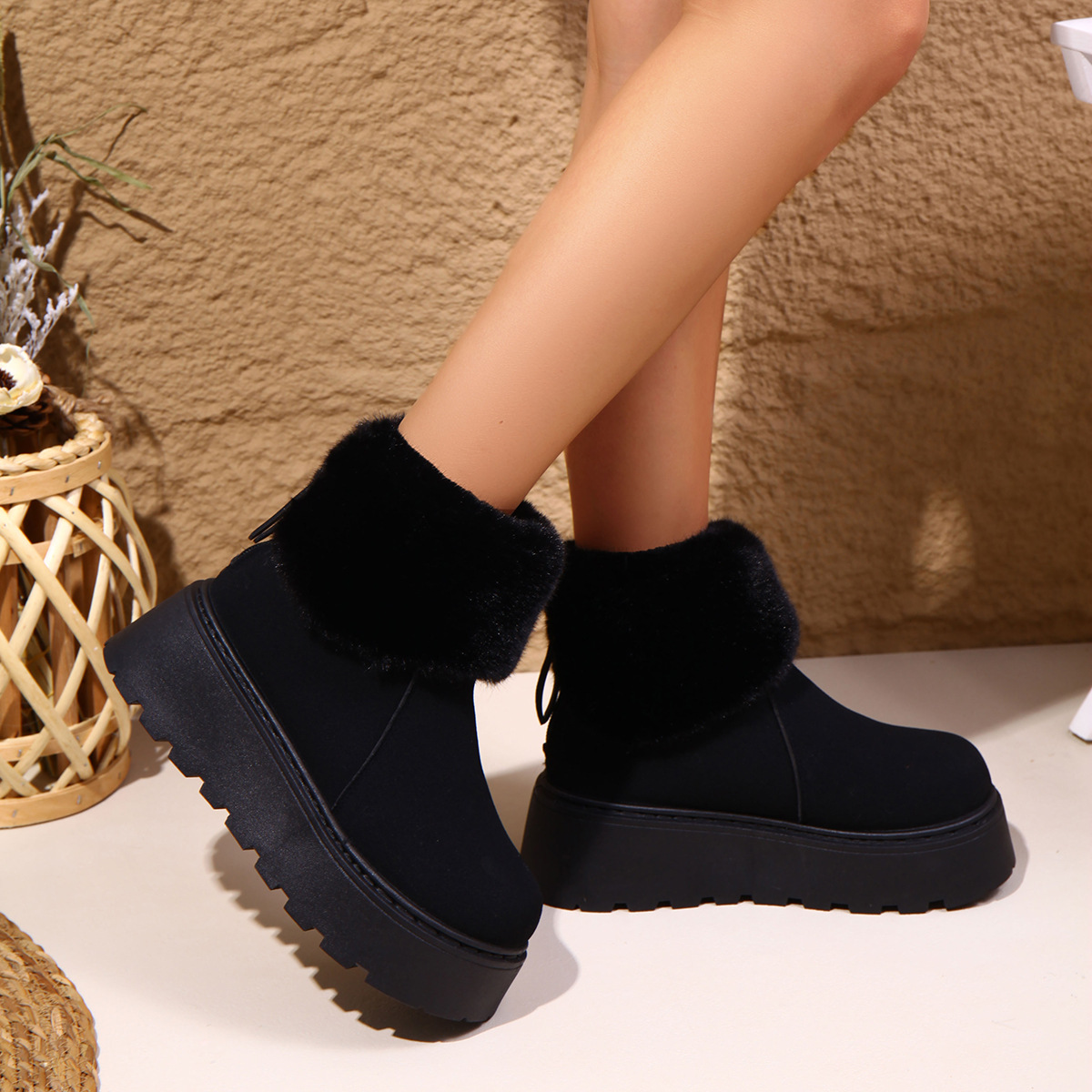 Free shipping designer Boots Womens thick soled low cut short sleeved cotton shoes added velvet thick insulation snow boots comfortable