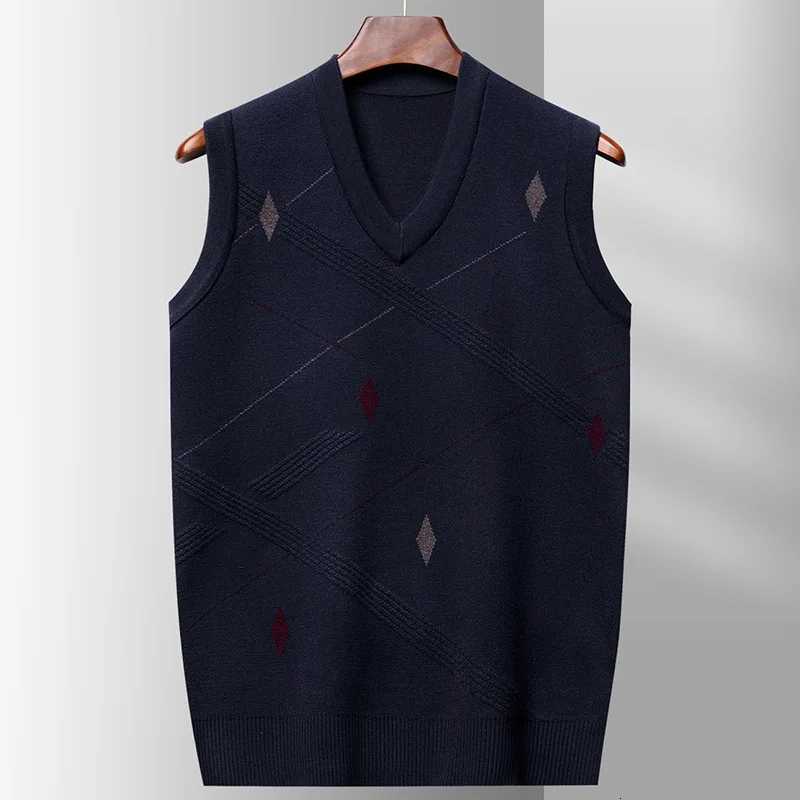 Knitted Sweater for Men Fashion Casual New Argyle Solid Color Pullover Vest Vneck Sleeveless Sweater Mens ClothesXJ250904