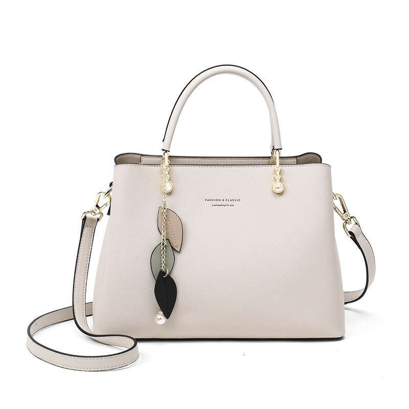 Women's Versatile New Handbag Large Capacity Shoulder Fashionable High-end Crossbody Commuter Bag