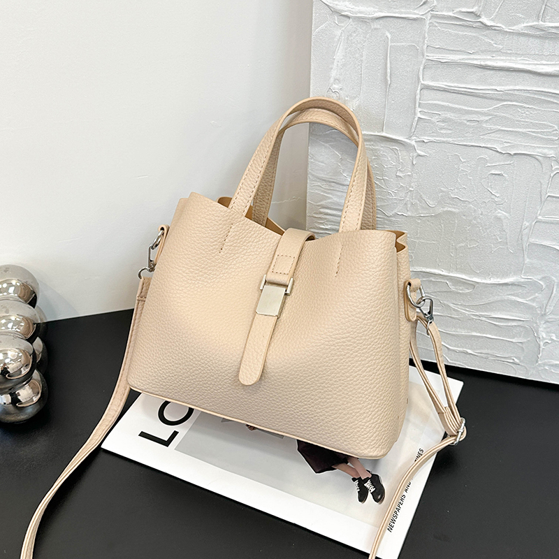 2025 autumn new niche fashion women's luxury handbag large capacity casual shoulder bag daily casual versatile high-quality shopping crossbody ba