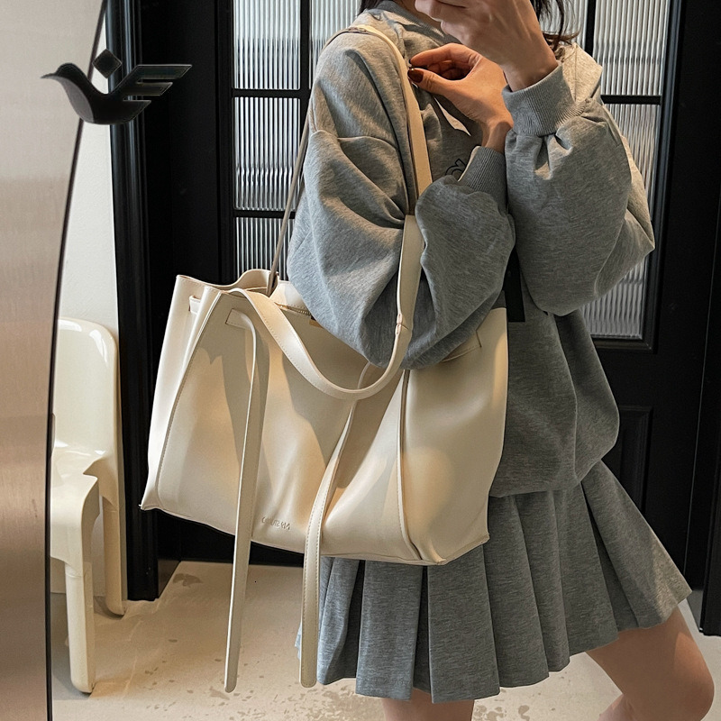 Feiyan Free Shipping New Designer Bag Luxury Shopping Bag 2025 Spring Summer Fashion Commuter Handbag Large Capacity Trendy Retro Niche Shoulder Bag