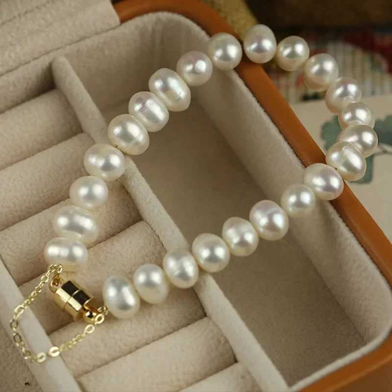 Elegant Freshwater Pearl Bracelet for Womens Magnetic Buttons Creative Design Bracelets Wedding Daity Hand Jewelry AccoriesXJ250904