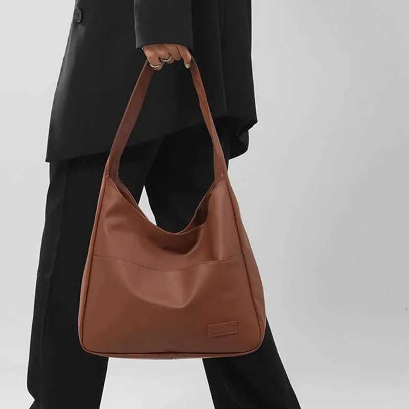 Stylish Minimalist Shoulder Bag for Women Large Capacity Tote Handbag Casual Commuting Trendy Fashion Accessory Tote Bag Z250903