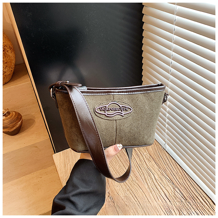 2025 autumn new female niche design light luxury elegant simple versatile fashion crossbody bag armpit bag designer shoulder bag