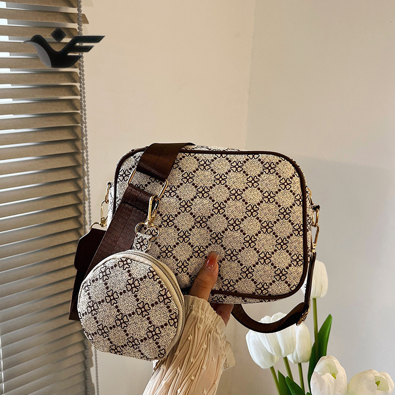 Feiyan Free Shipping New Designer Bag Luxury Shopping Bag Trade Retro Small Square Bag Simple Wide Shoulder Strap Crossbody Bag Textured Single Should