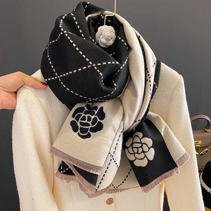 Designer Winter protion wens fashion luxury warm scarf shawl small fragrance printed cloak cashmere material thicke shawl wens G250904