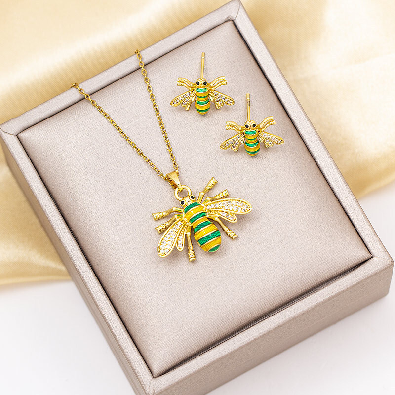 Necklace for Women Animal Titanium Steel Fashion Versatile Electroplated Pendant Niche Design Bee High-end Clavicle Chain