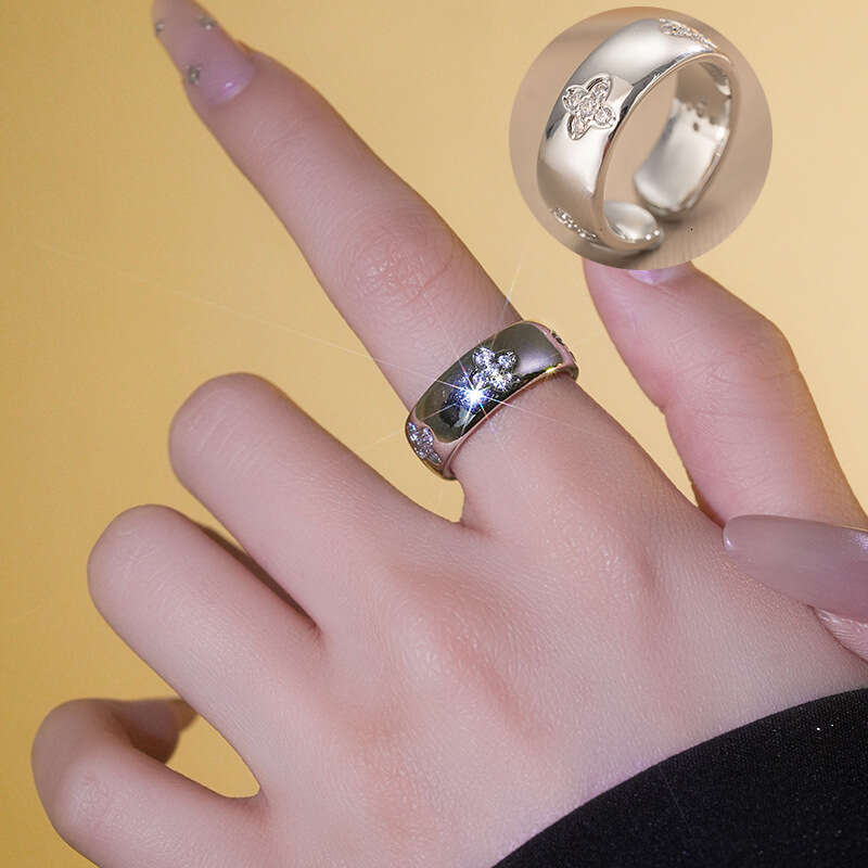 2025 Summer New Cross-Border Lucky Clover Ring - Copper Gold-Plated, Heavy-Duty Diamond Inlaid, Adjustable, Unisex Luxury Style (693, Gold/Silver)