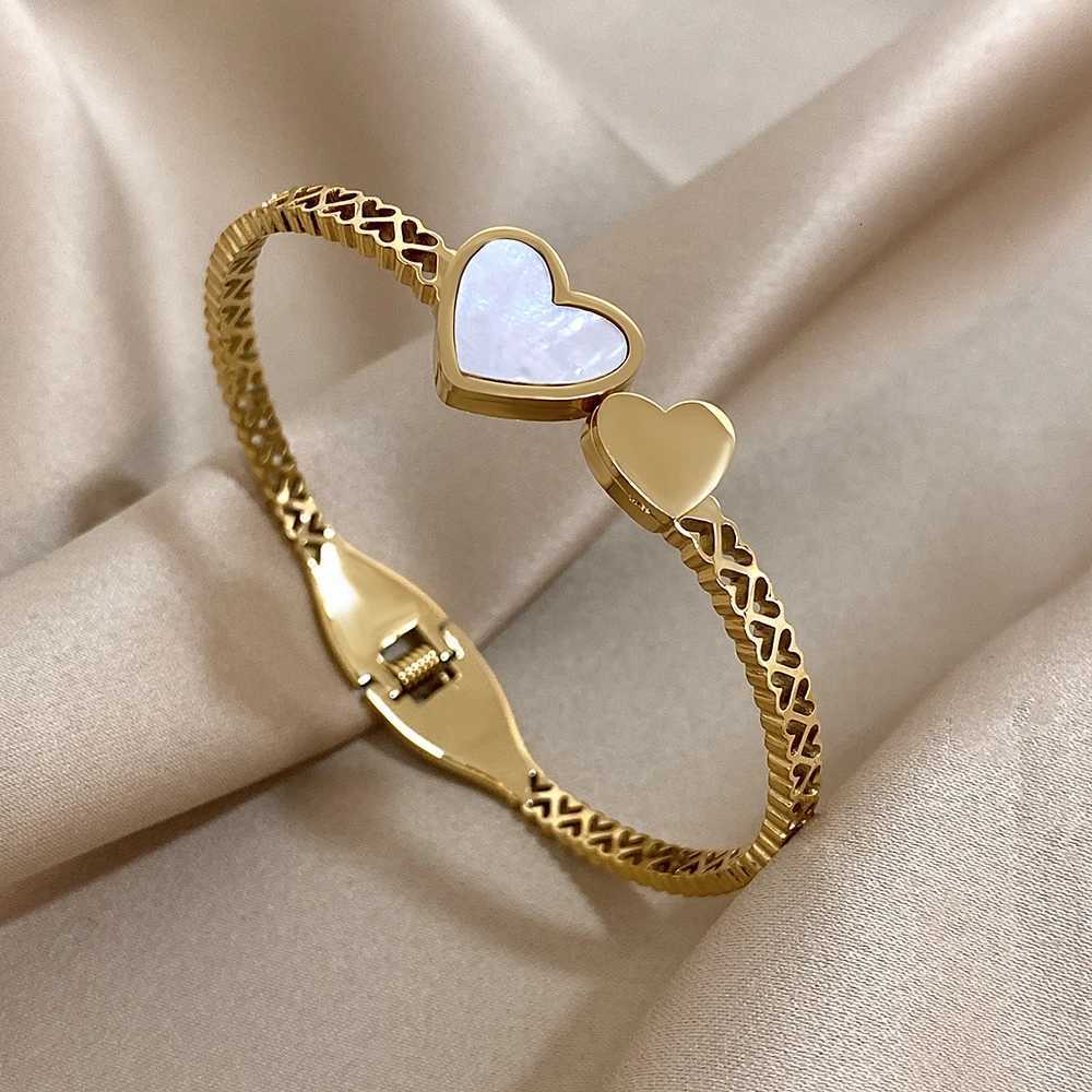 Greatera Vintage Hollow Out Design Stainless Steel Bangle For Women Charm Gold Color Waterproof Delicacy Jewelry Bracelet Y250904