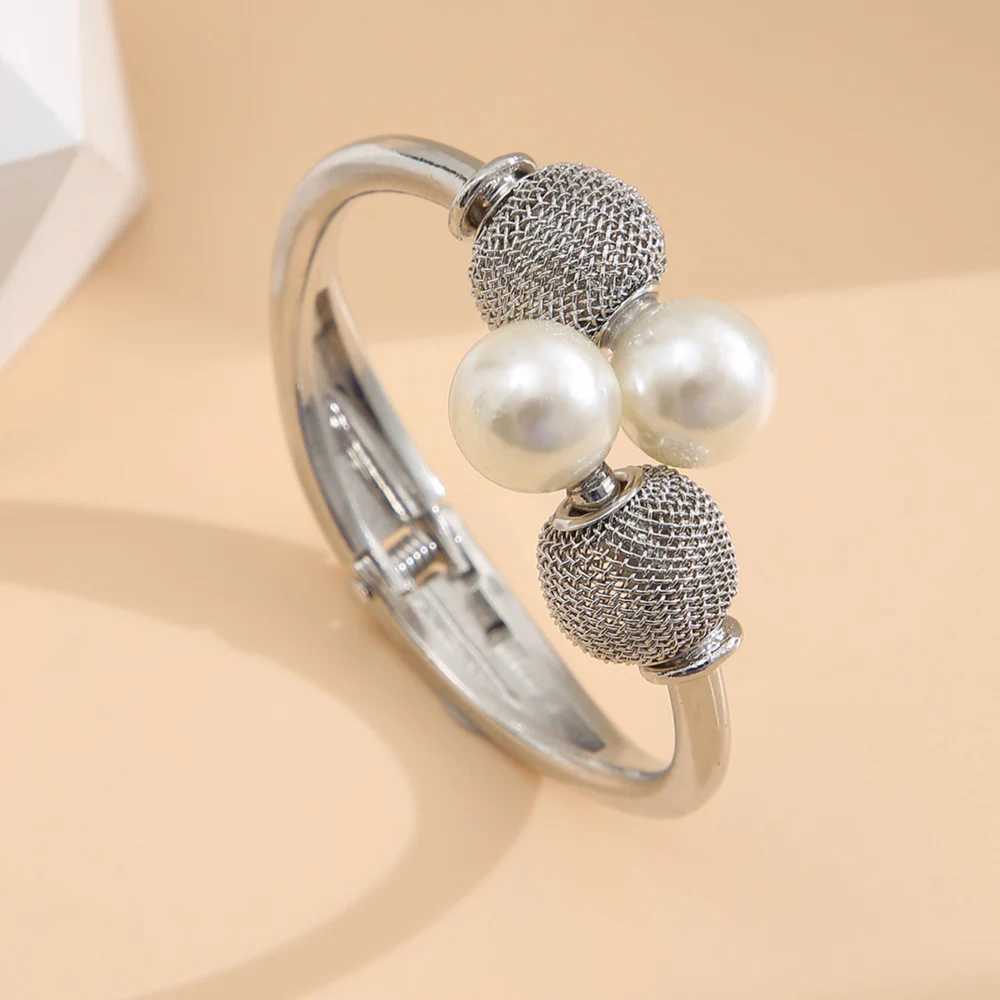 Vintage Exaggerated Metal Mesh Net Bracelet Bangle for Women Geometric Round Pearl Ball Open Cuff Bangles Jewelry Gifts 2023 New Y250904