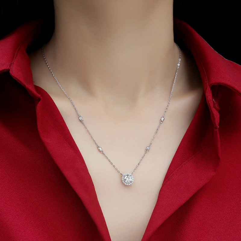 Sterling Silver Necklace for Women Small and Exquisite Mini Round with Embedded Diamonds Necklace S925 250106