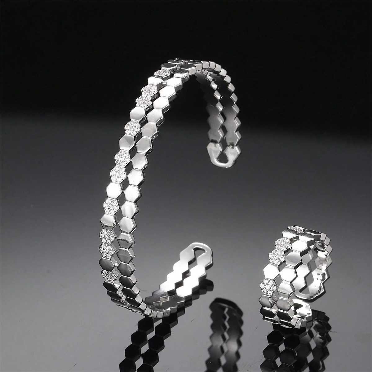 2025 New Cubic Zirconia Geetric Bracelet and Ring Set for Wen Off Party Gifts for fFriends Jewelry Accories Y250904