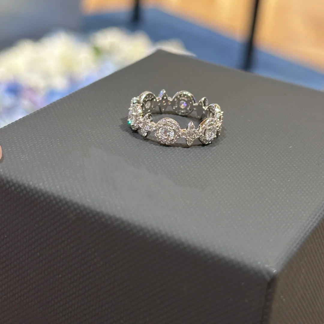 High Version Snow White Series Necklace Bracelet Ring Earrings For Women Designer Luxury Free Shipping Elegant Luxury Gift For Girlfriend