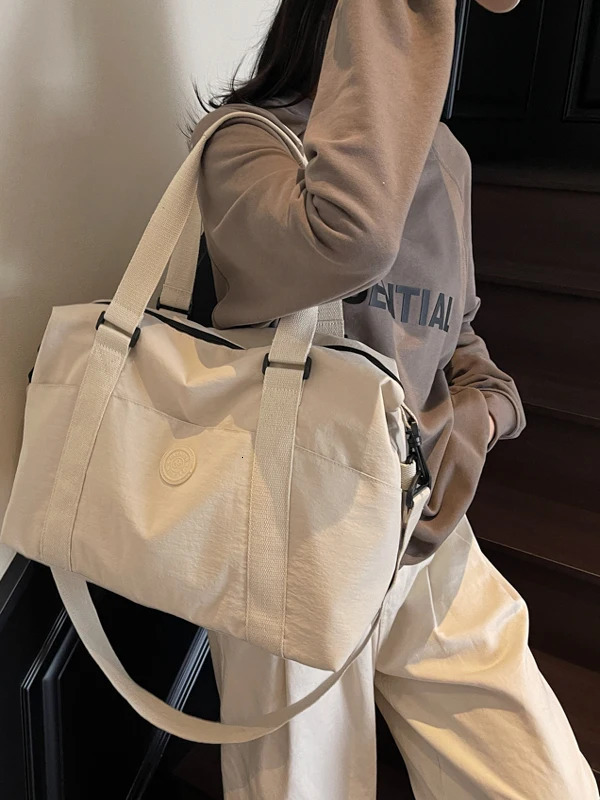 Large Capaci Yoga Fitn Bag Womens ort Trip Travel Bag Casual Handbag Lightweight Nylon Bapa Sle No Foldable 250903