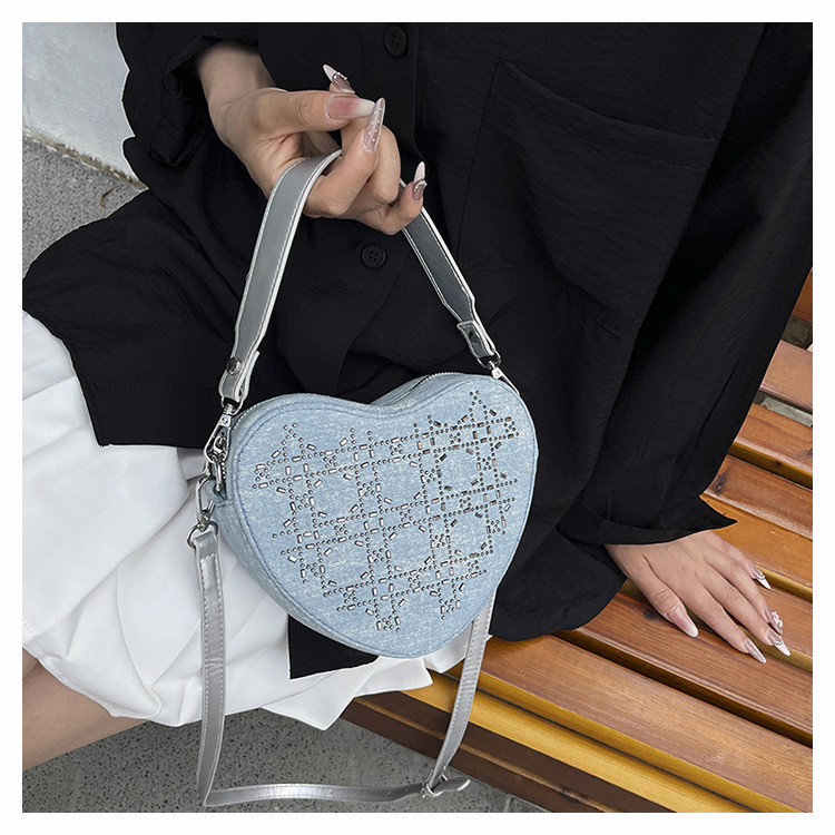 2025 autumn new denim heart-shaped bag niche design, light luxury versatile fashion crossbody bag designer shoulder bag, women's bag