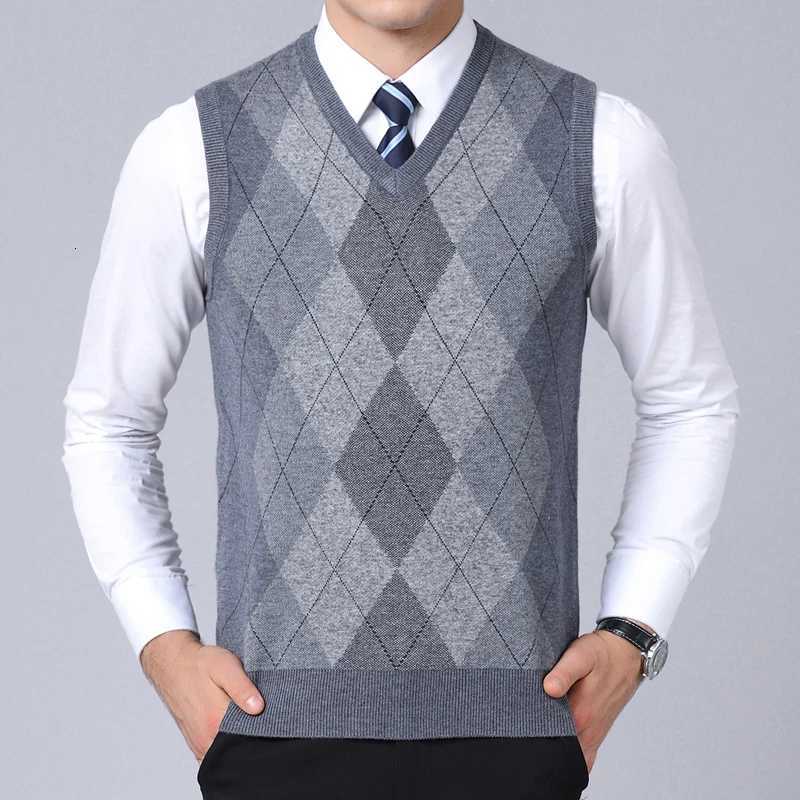 2025 New Fashion Brand Sweater For Mens Pullovers plaid Slim Fit Jumpers Knitred Vest Autumn Korean Style Casual Men ClothesXJ250904