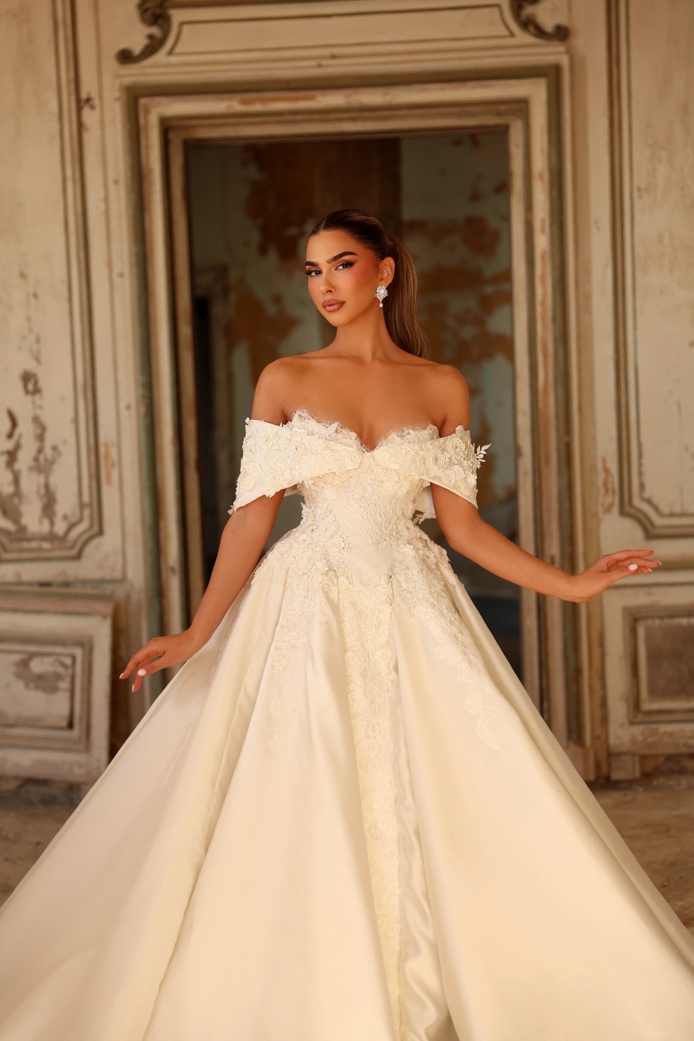 Simple A Line Women Wedding Dress Lace Appliques Bridal Gowns Off Shoulder Sleeveless Sweep Train Dress Custom Made vestidos de novia