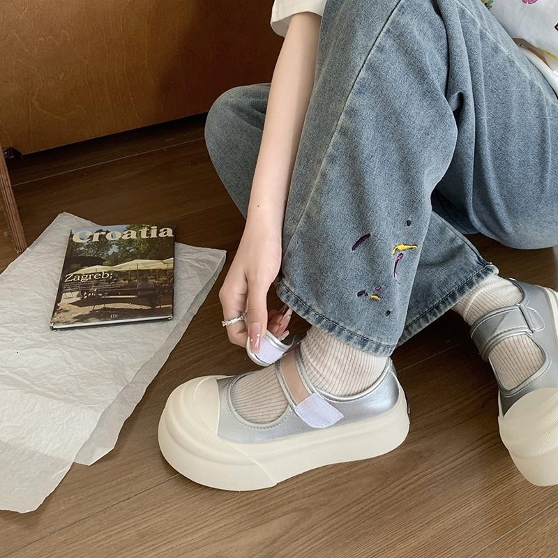 Round headed fashionable multifunctional thick soled women's sports shoes 2025 designer's new shallow mouth Mary Jane shoes, height increasi
