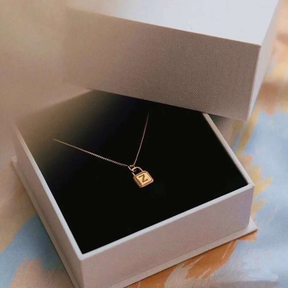 DHcollections Personalized European & American Retro Style S925 Sterling Silver Gold-Plated 26 Letter Name Surname Pendant Women's Collarbone Cha