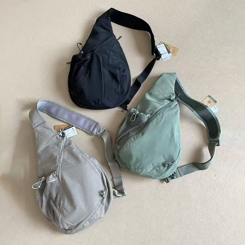 Fashionable casual men's and women's crossbody bags, sports outdoor chest bags, large capacity bags with logos