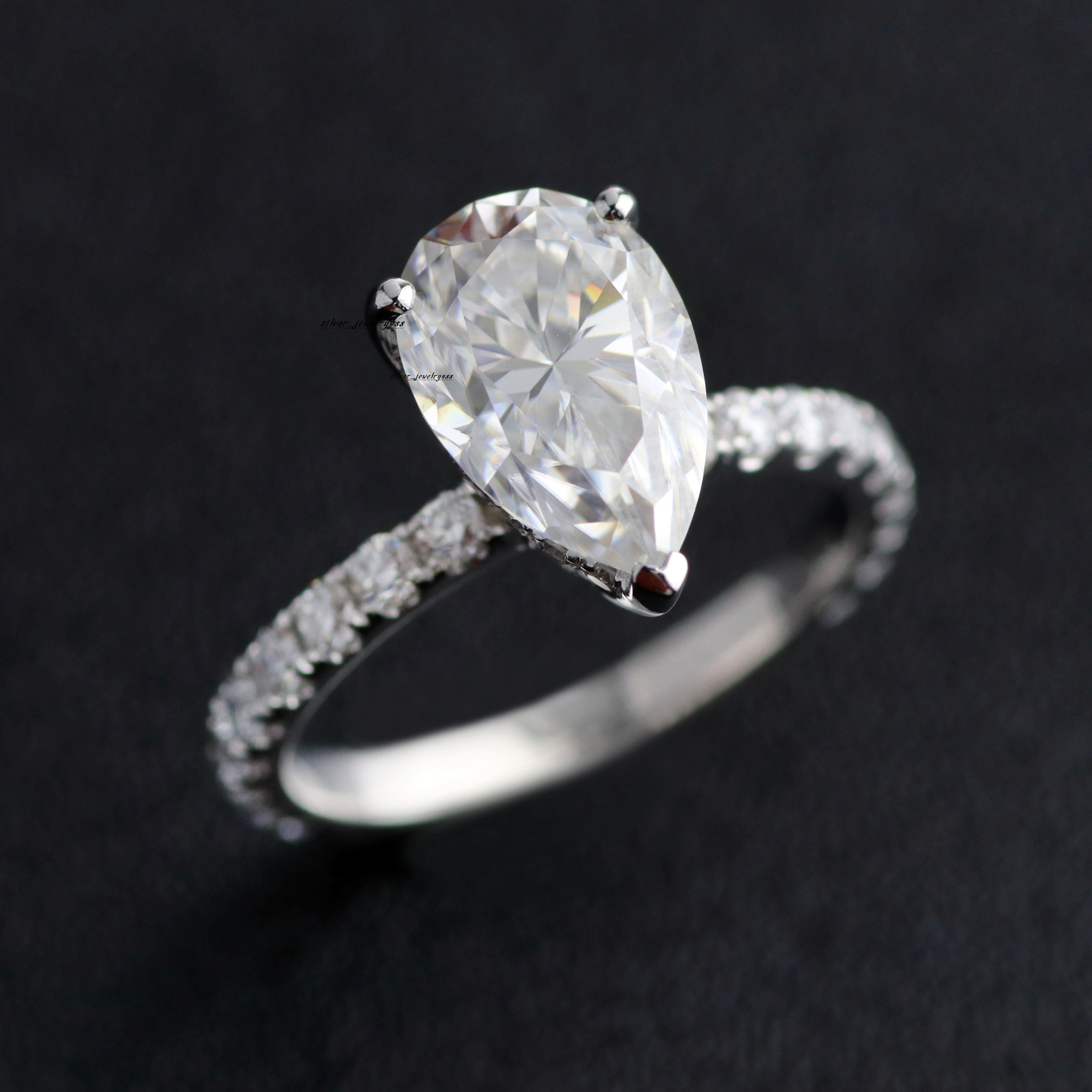 Half Pave Setting Pear Cut Moissanite Diamond Ring with 3ct Pear Moissanite