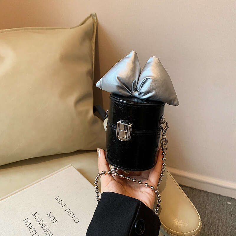 Bucket for Women Autumn 2025 New Fashion Beautiful Unique Stylish Casual Chain Crossbody Single Shoulder Lipstick Bag